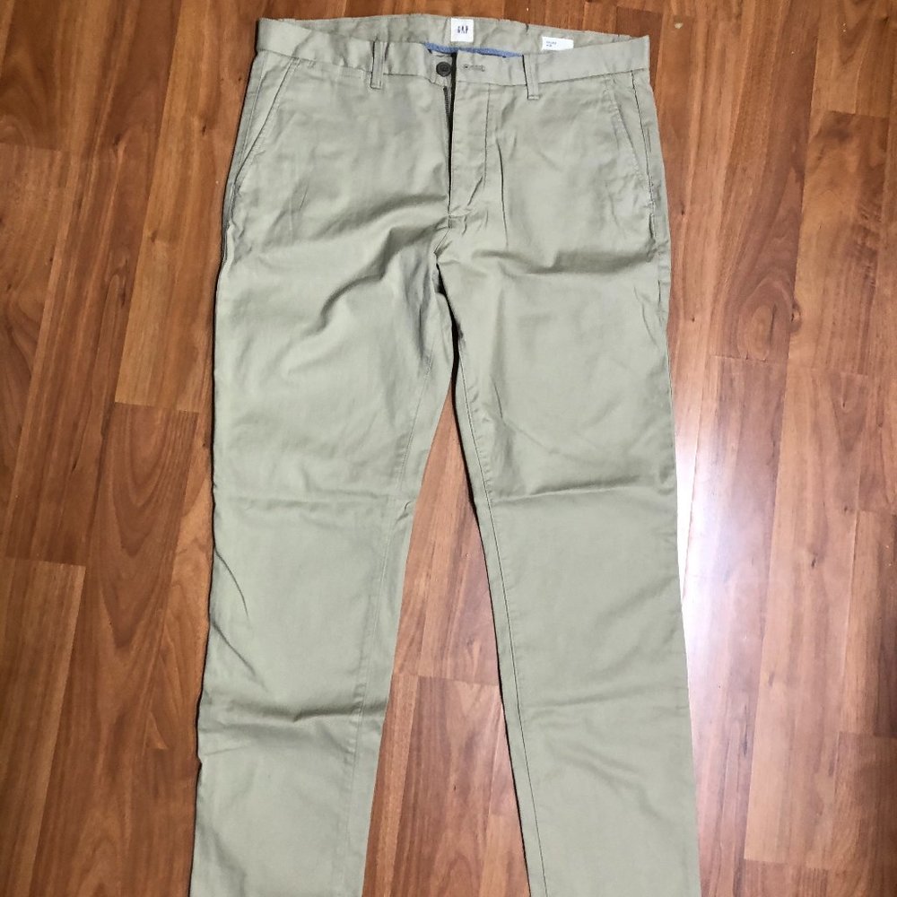 Modern Khakis in Slim Fit with GapFlex, 34x32